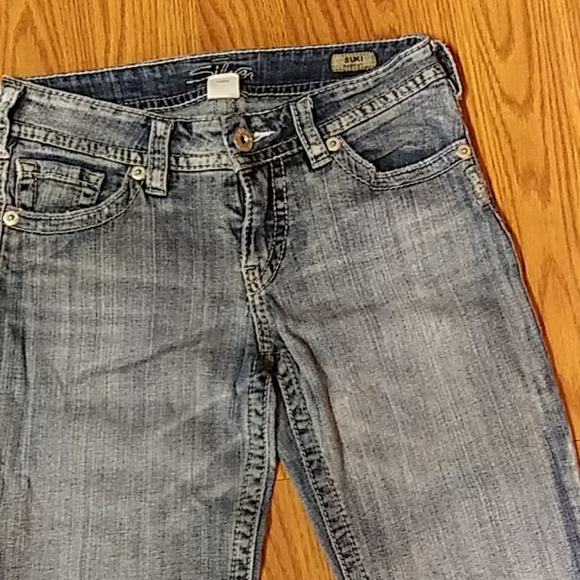 Silver Suki Light Washed Embroidered Jeans 27x29 - Picture 2 of 8